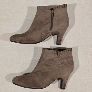 Aerosoles Suede Ankle Boots Womens 8.5M  Taupe Kitten Heels Country Boho